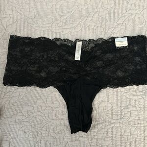 NWT 2 pairs of Black Cacique crotchless thong panties in size 14/16